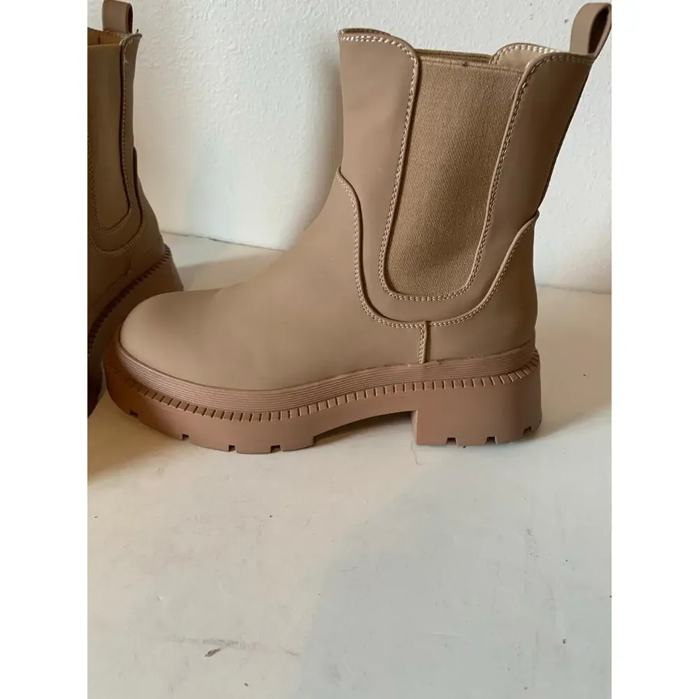 Dream Pairs chunky Chelsea boots tan size 8 Lug biker